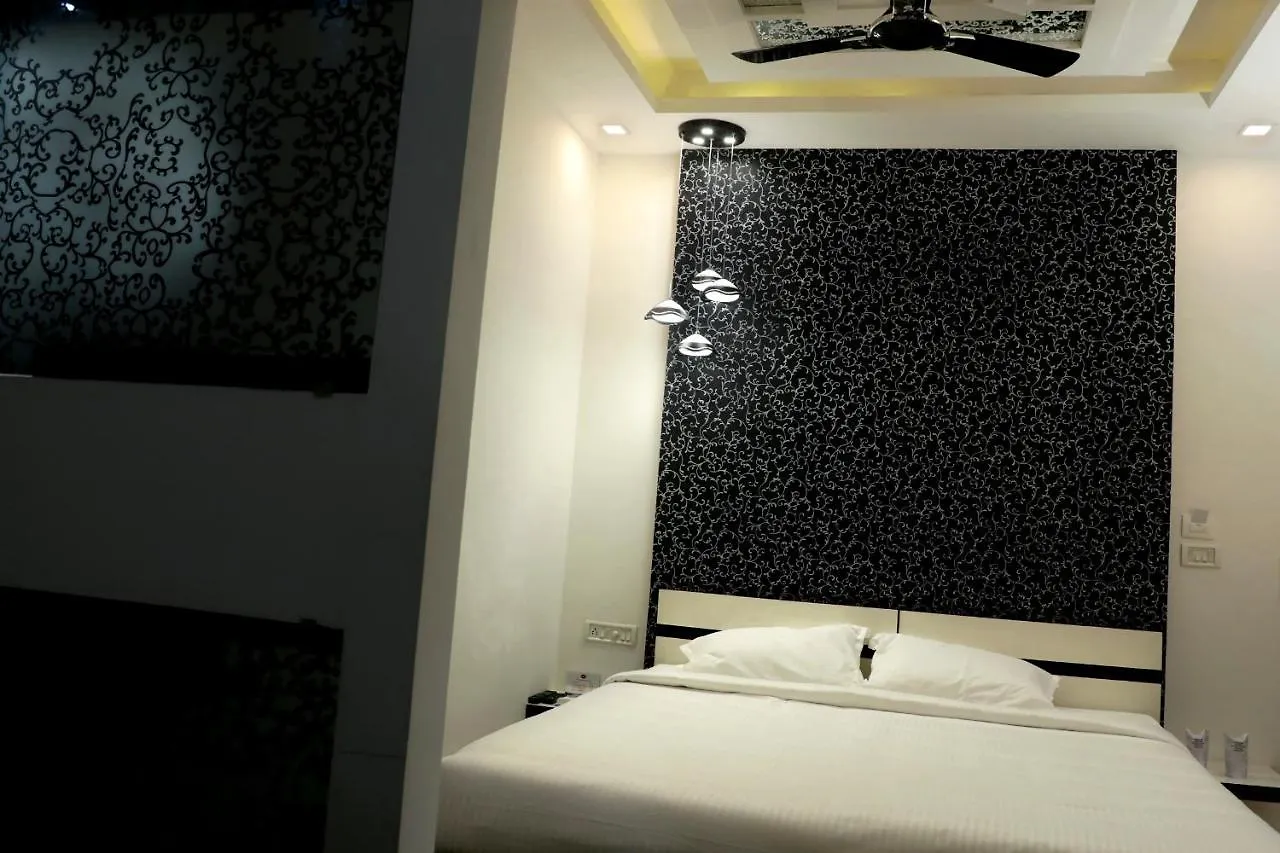 Kutties Residency Hotel Pathanāmthitta